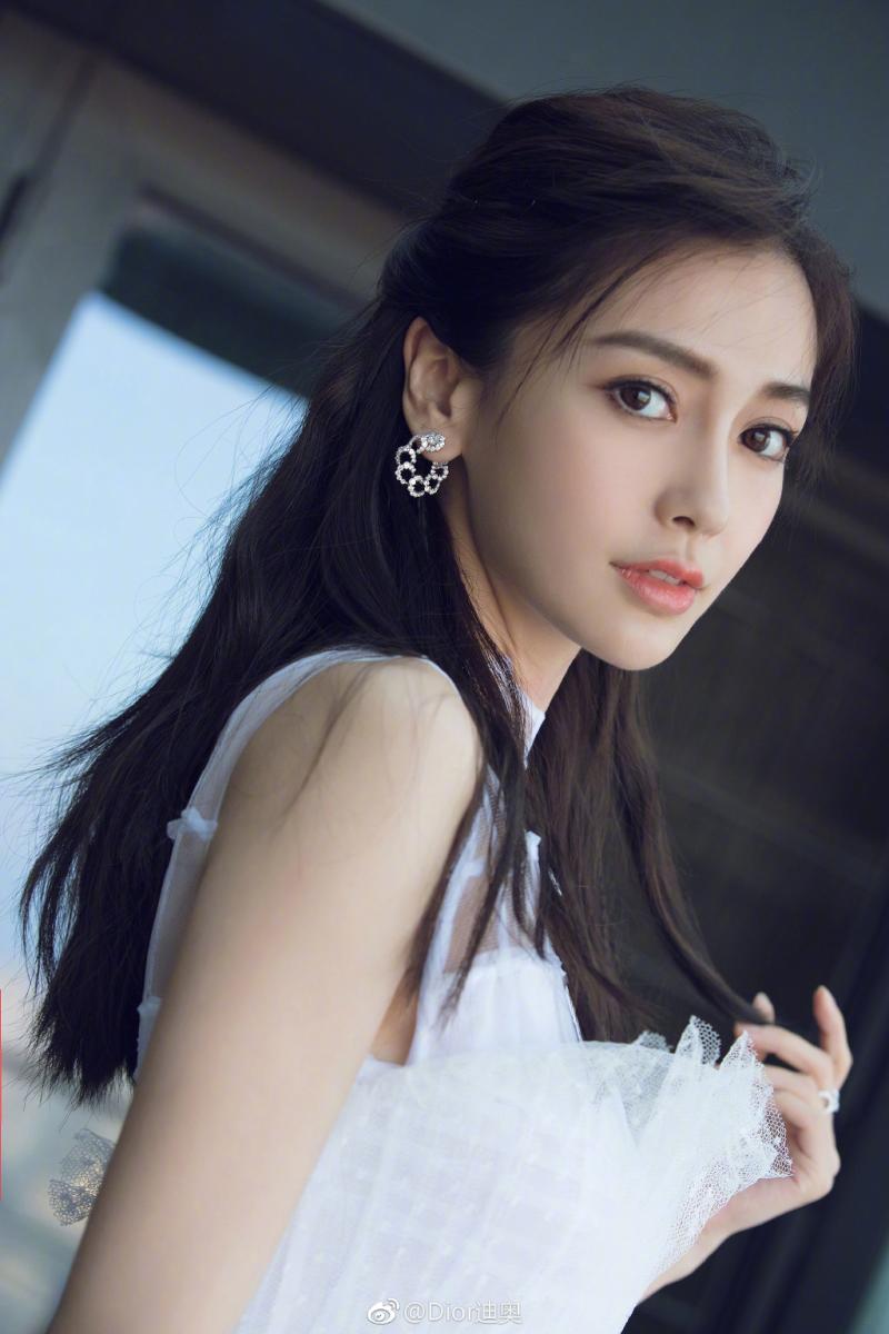 angelababy「罕见嫩模旧照」遭翻出 青涩模样「网友一看愣住:现在